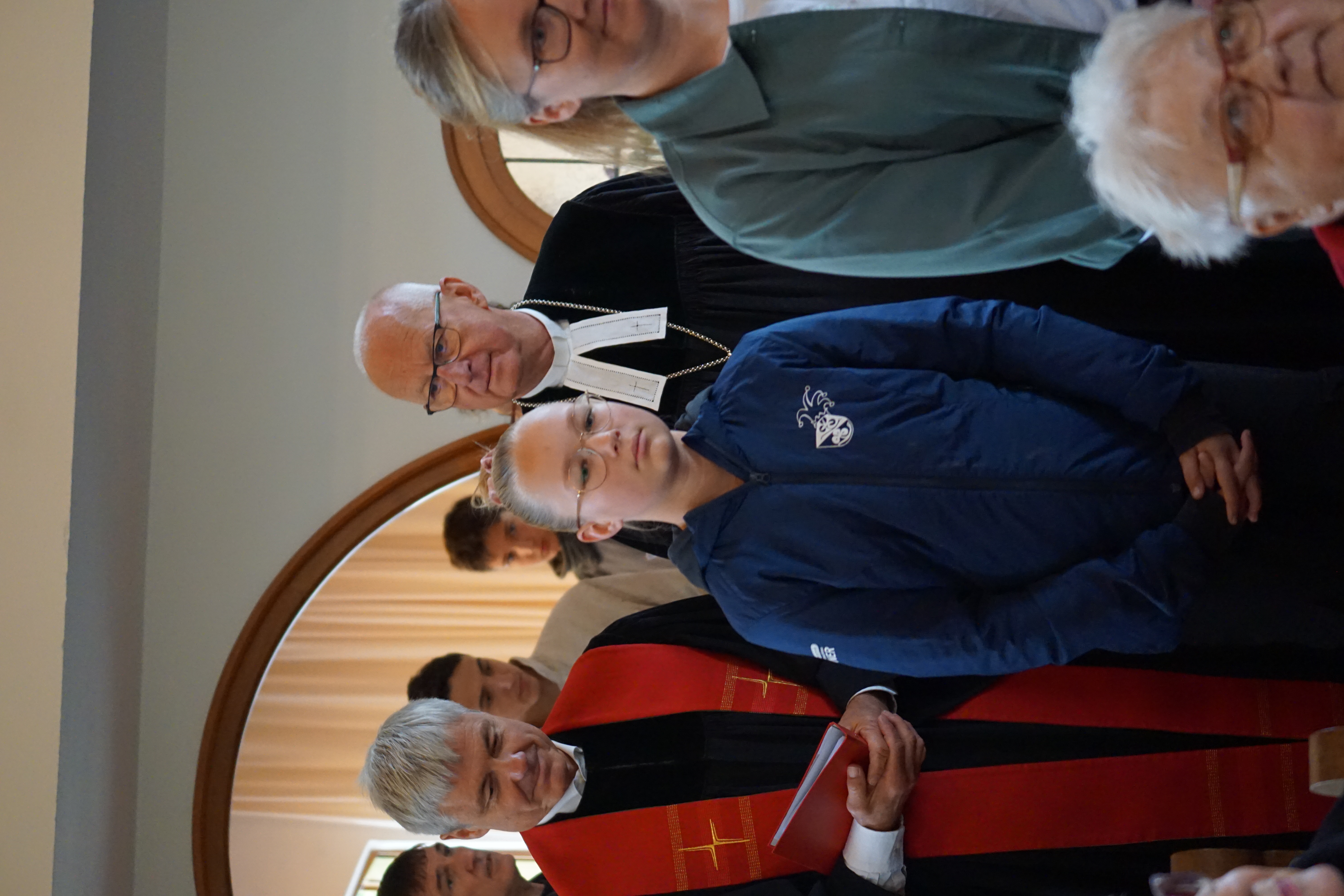 Einzug von Kirchenvorstand, Regionalbischof und Pfarrer.