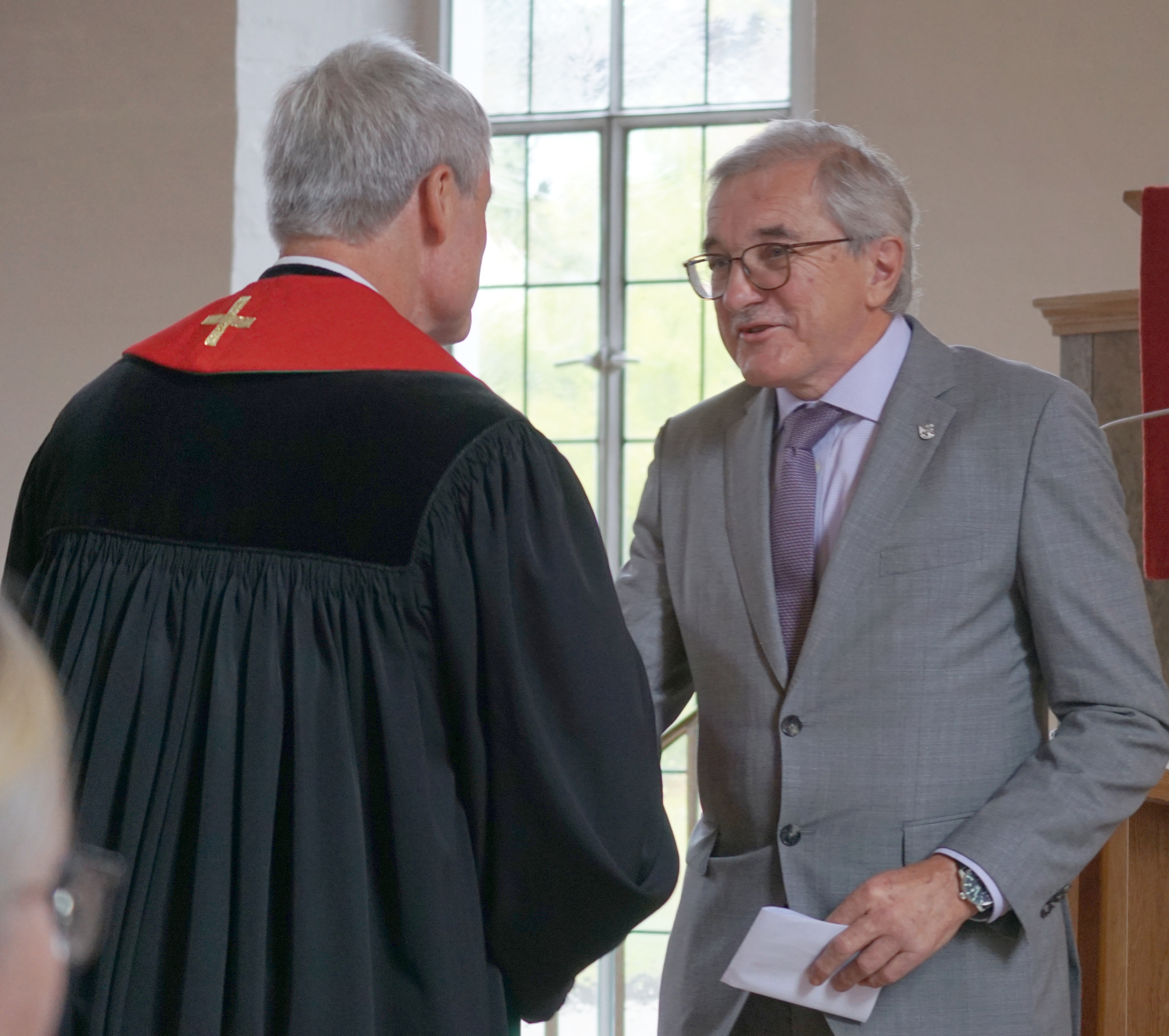 Pfarrer Christian mit dem Altmannsteiner Bürgermeister Norbert Hummel