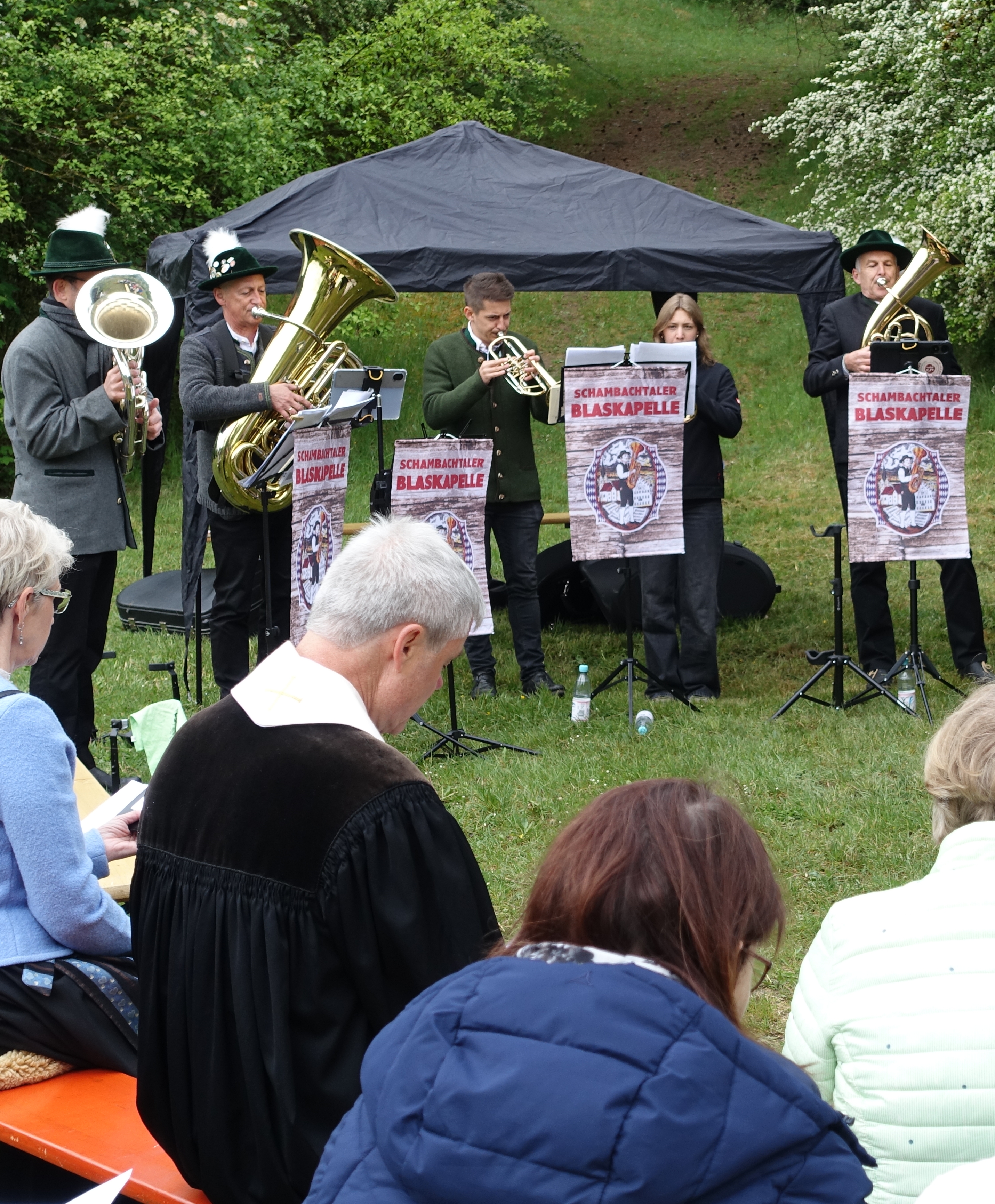 Die Musikanten beimm Essen.